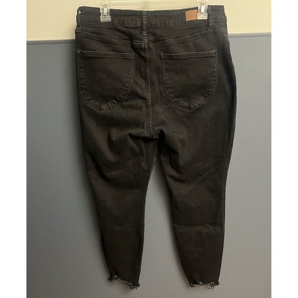 Judy Blue Jeans Womens Plus 14W Black Skinny Fit Control Top Distressed Bottoms - Picture 6 of 12